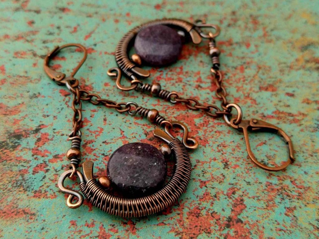 These Lepidolite and copper Chalice Earrings are one possible variation of this design. As shown here, you can easily change the look of these earrings simply by using flat coin-style beads instead of round beads.