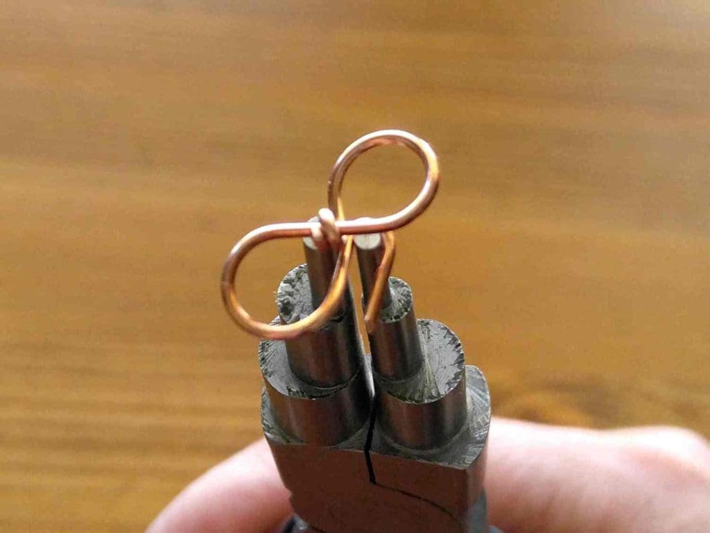 How to Make a Quick & Easy Wire Infinity Clasp - Door 44 Studios