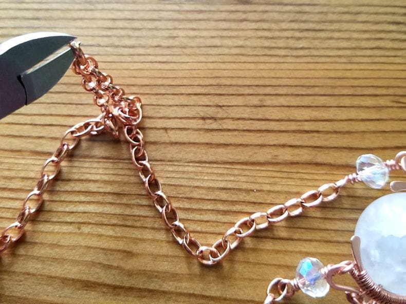 Chain Step 9 - Continue forming the chain as instructed.