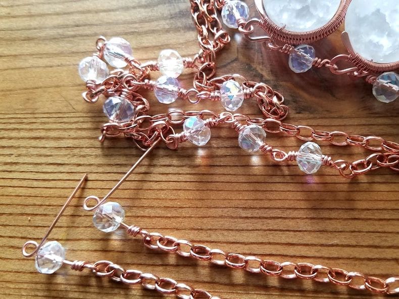 Chain Step 11 - Finish off your chain with a single beaded connector, as shown.