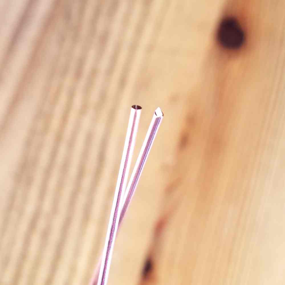 The two wires pictured here demonstrate the different that good wire cutters can make. The wire on the left was cut with Swanstrom super flush cutters. The wire on the right was cut with a standard pair of inexpensive jewelry wire cutters.