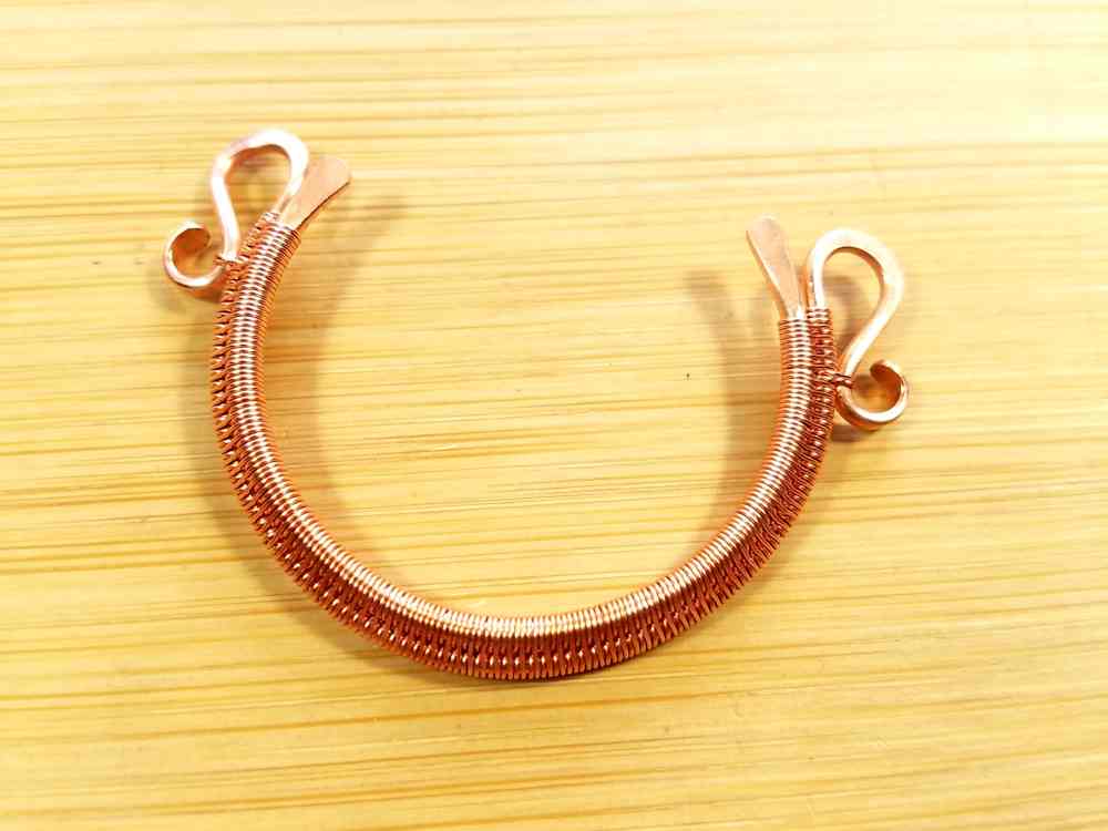 Step 2 - Continue weaving the core wires together without suspending the focal bead. Pay attention to symmetry and finish off your weave as instructed in Step 9 of the previous section of this tutorial.