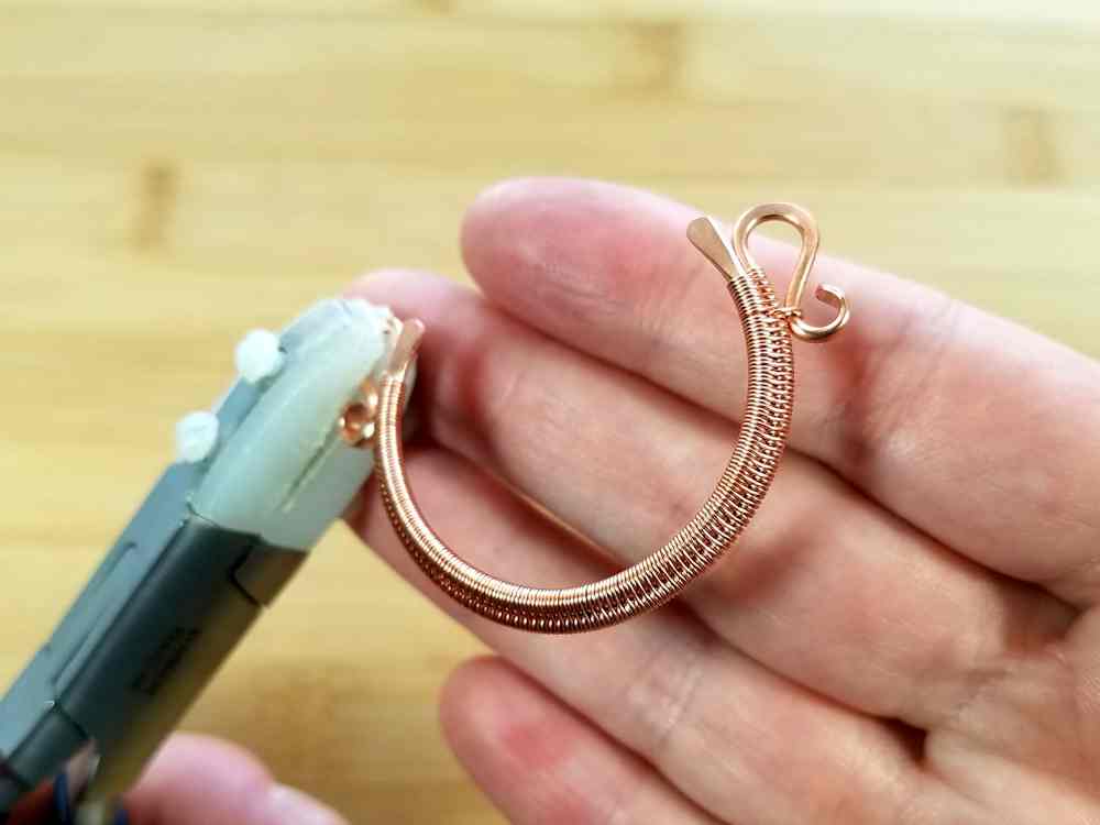 Step 3 - Gently sculpt the bead frame into a convex curve as instructed in Step 10 of the previous section.