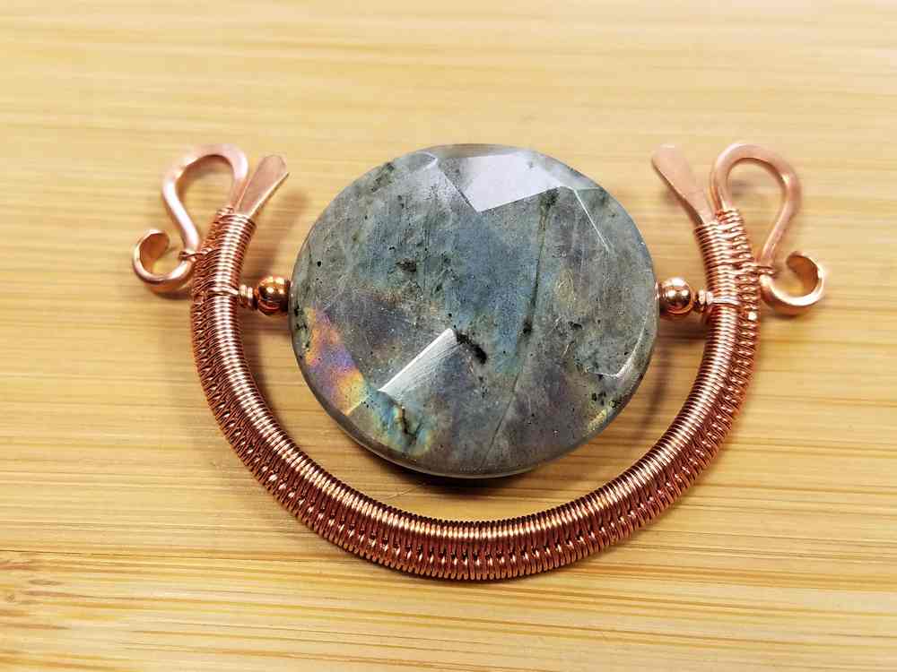 Your pendant, with the alternate bead suspension technique, is now complete and should look something like the pendant shown here.