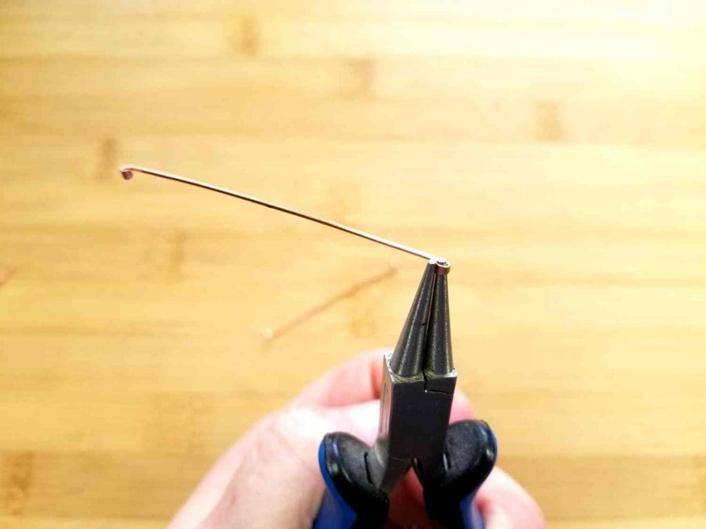 Form the Frame Wires, Step 3 - Use your round nose pliers to curl the ends of Wire 1, as shown.