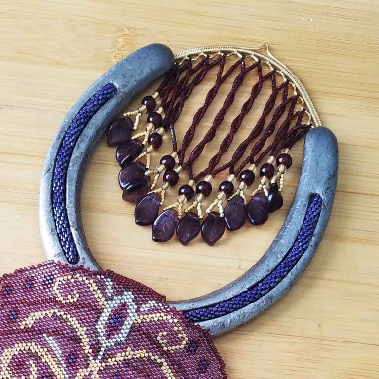 Wire woven hanger for keepsake horseshoes